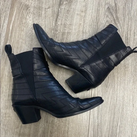 Zadig et Voltaire Black Leather Ankle Boots with belt - Picture 4 of 14